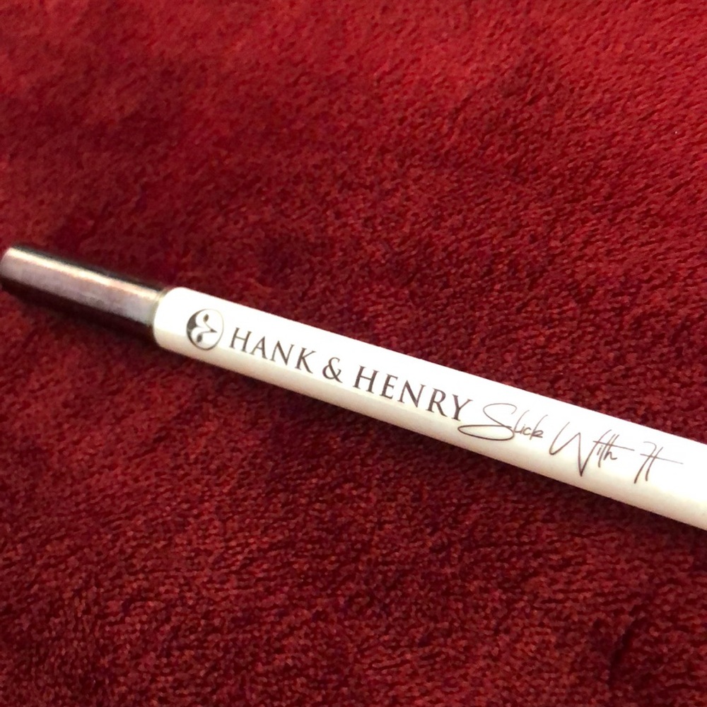 HANK & HENRY liquid eyeliner